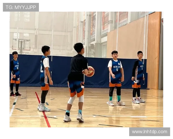 以篮球为纽带探索团队合作精神与青春拼搏力量的无限可能