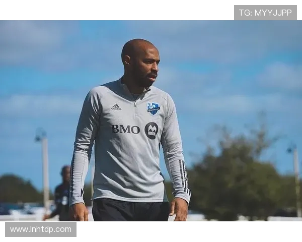 蒂埃里·亨利：从足坛传奇到教练生涯的辉煌与挑战